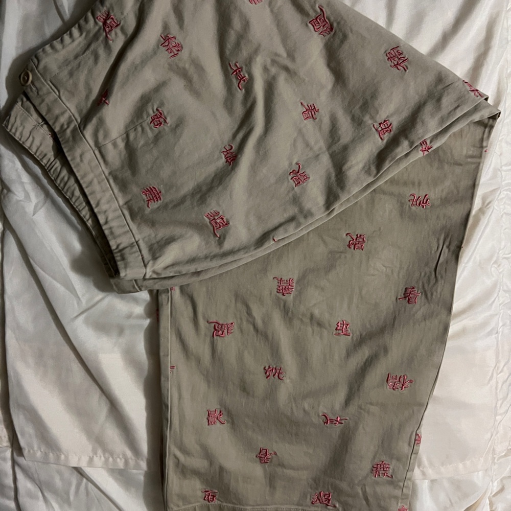 Women’s Capris Khaki in color. 1x in size. 16-18